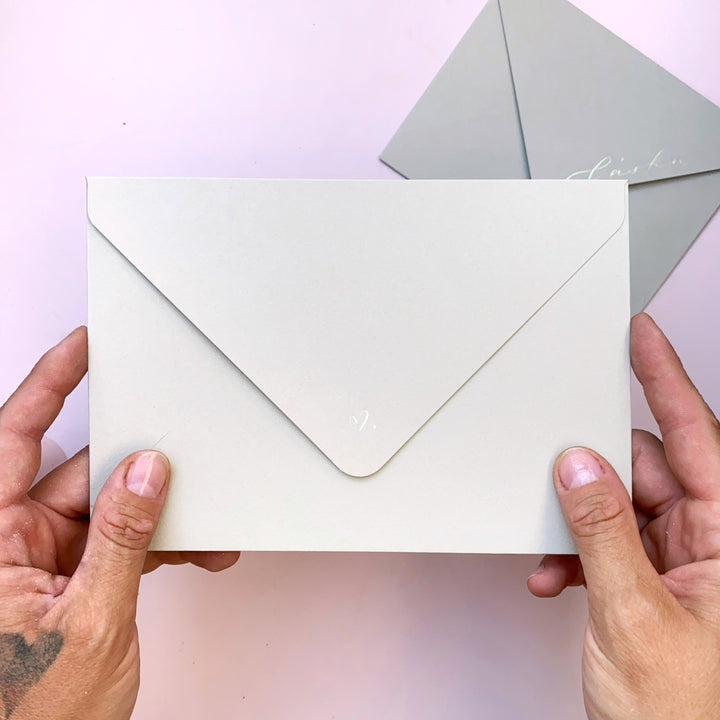 Obálka A6/B6 – Měsíční šedá | ručně vyráběná Ely