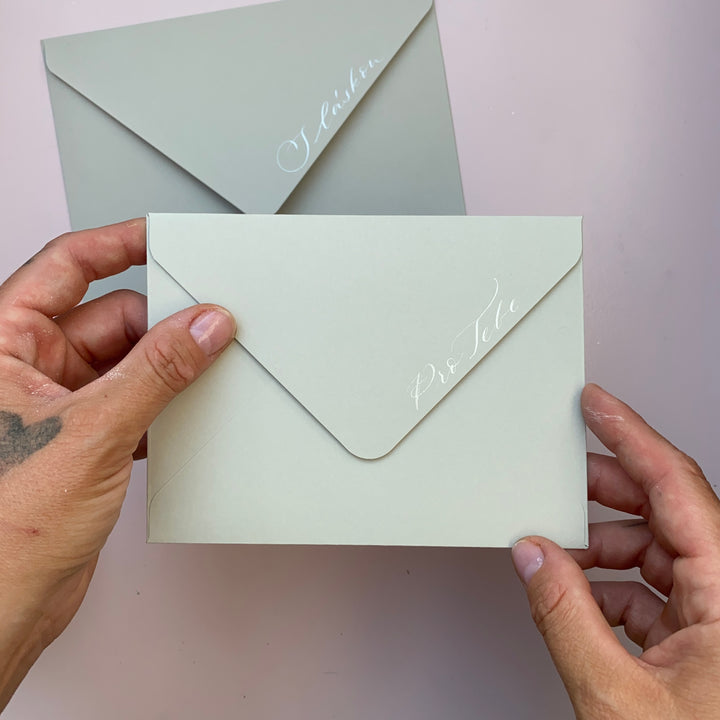 Obálka A6/B6 – Holubí šeď| Ručně vyráběná s možností nadepsání Ely