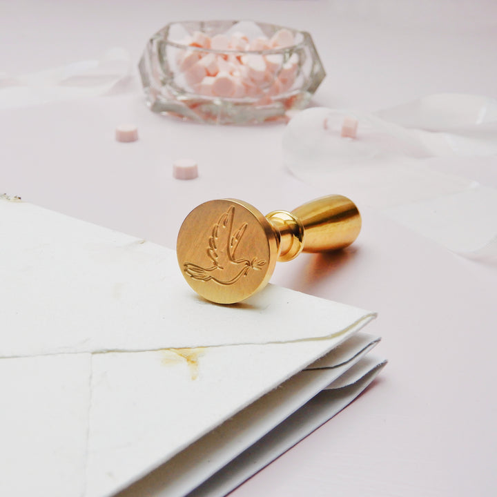 Mosazné pečetidlo – Holubice | průměr 25 mm Krasopiska