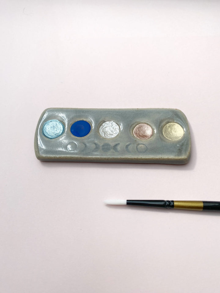 Keramická paletka – Fáze měsíce | naplněná barvami Aurora Krasopiska