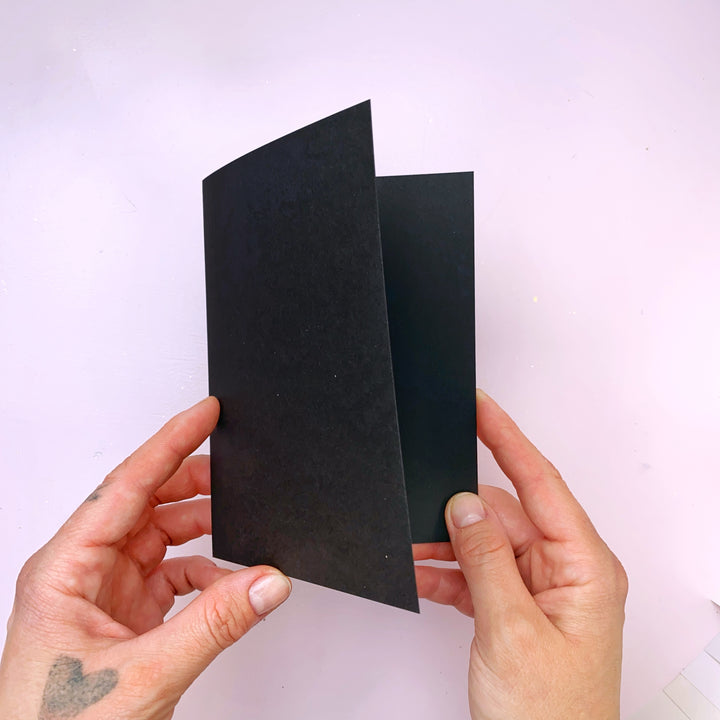 Prázdné přáníčko A6 – fialové, hlazené, 300 g/m² Ely