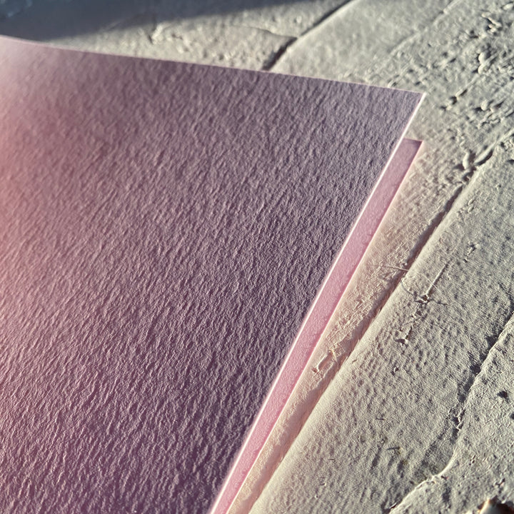 Prázdné přáníčko A6 - Světle růžové, hlazené, 300 g/m² Ely