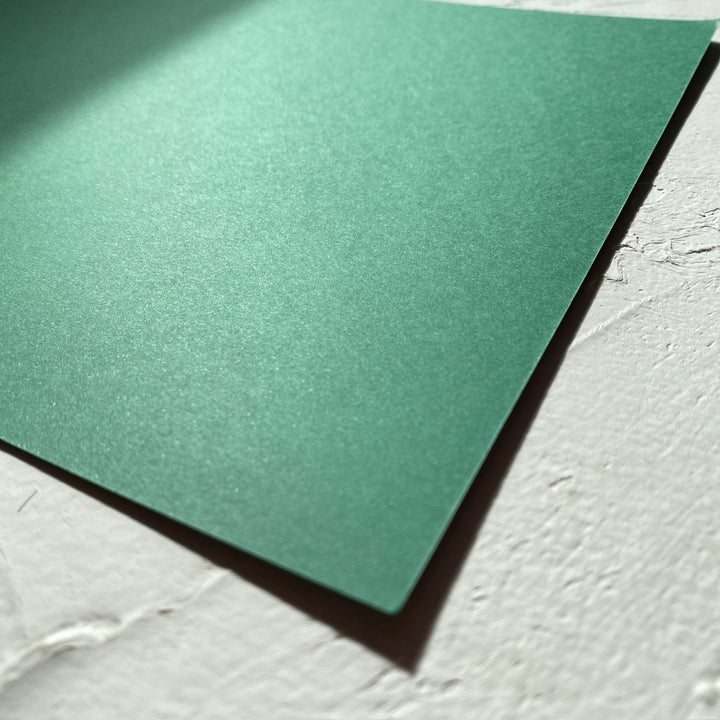 Papír Sirio Color 210 g/m² , Tmavě zelená, formát A4 a jiné Fedrigoni