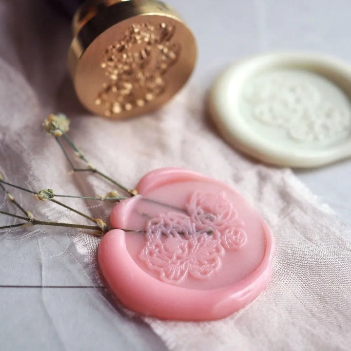 Mosazné pečetidlo – Pivoňky | průměr 25 mm Krasopiska