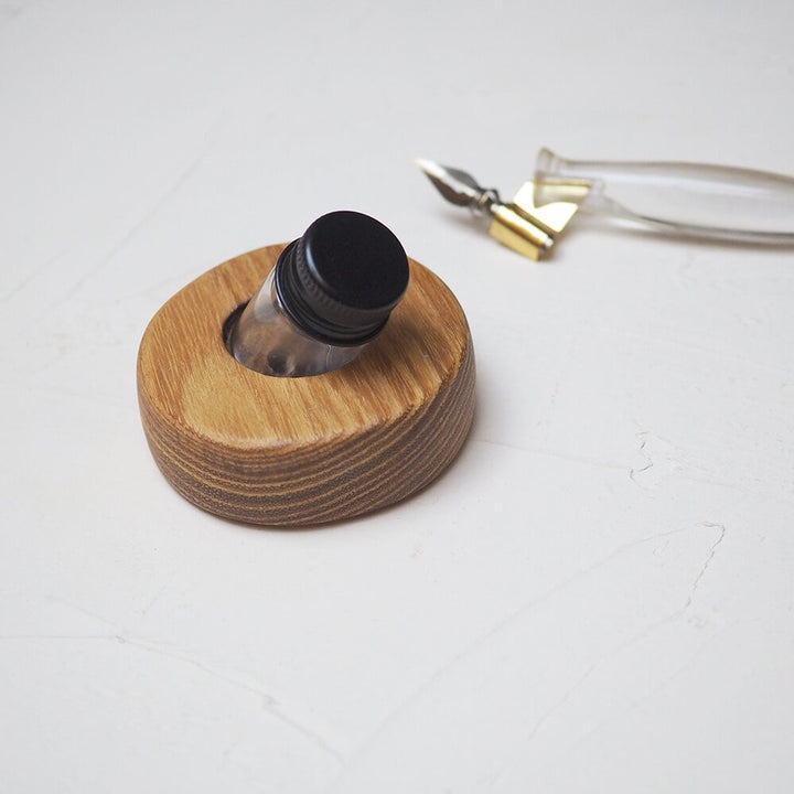 Stojánek na inkoust – dřevěný, Chytrolín I. Vojta Maděrič