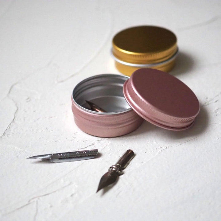 Plechová dózička – na perka Ely