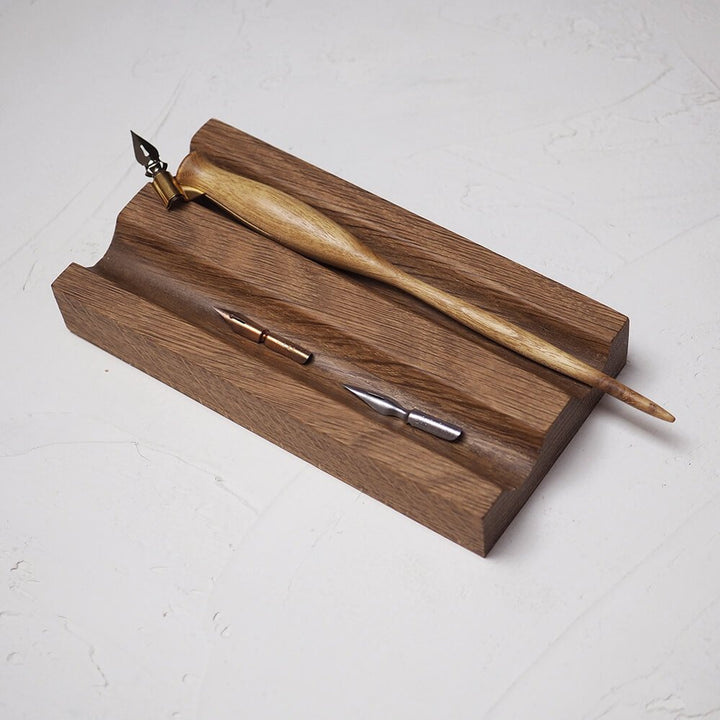 Odkládátko na pera – dřevěné Vojta Maděrič