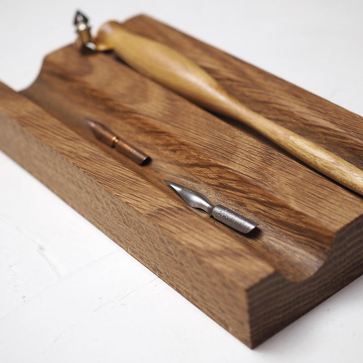 Odkládátko na pera – dřevěné Vojta Maděrič