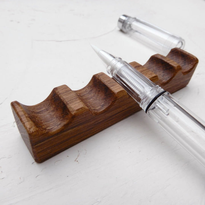 Odkládátko na štětce a pera – Čokoládka, dřevěné Vojta Maděrič