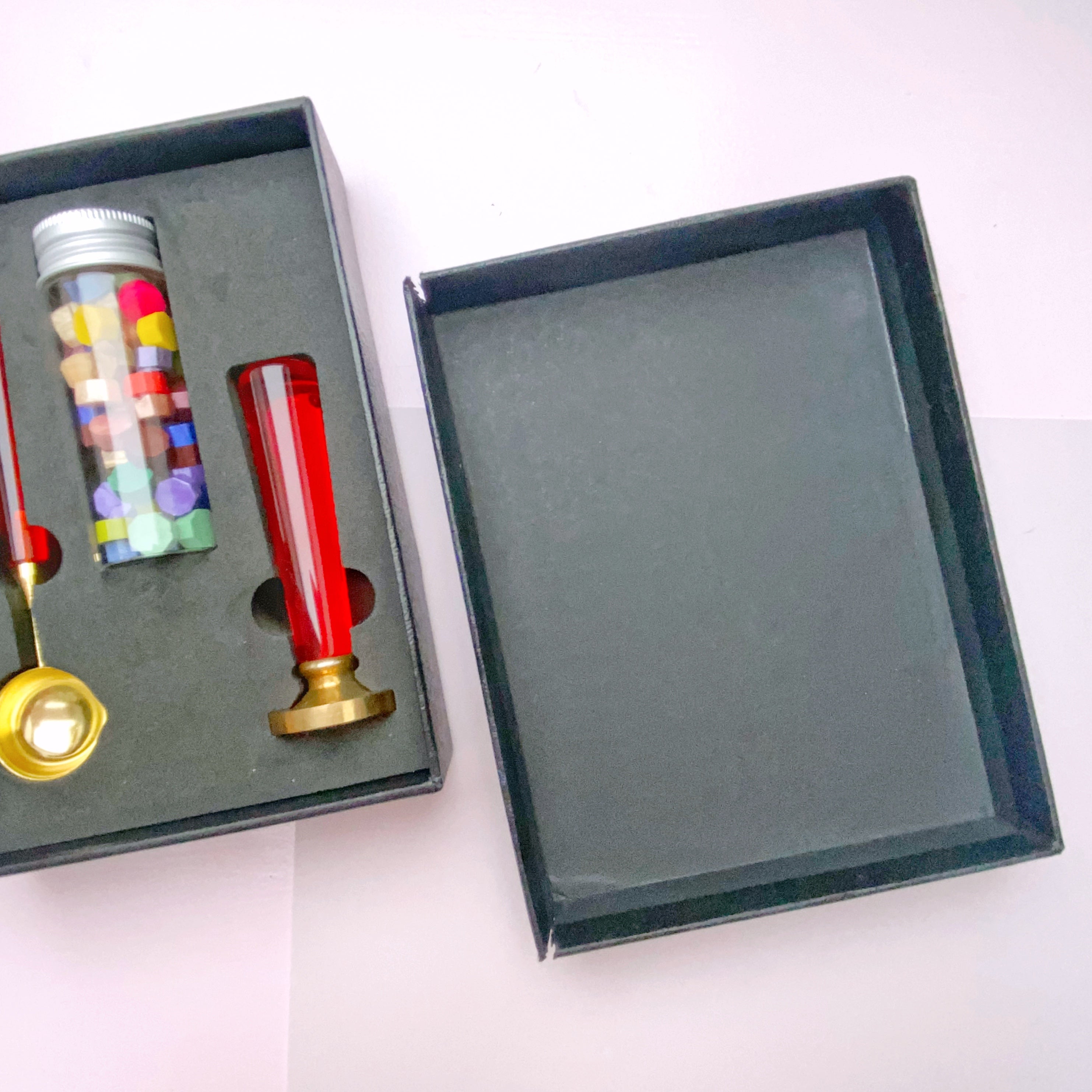 Dárkový set na pečetění, červený resin, II. jakost Ely