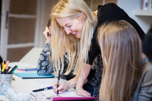 Workshop Barevné krasopsaní a květinové ilustrace brush penem Krasopiska