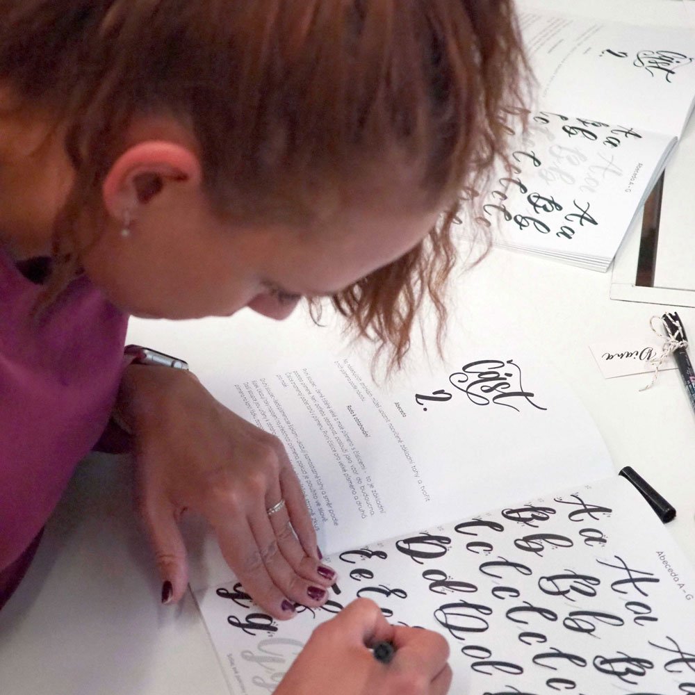 ONLINE Kurz Krasopsaní brushpenem – na míru, pro dva a více Krasopiska